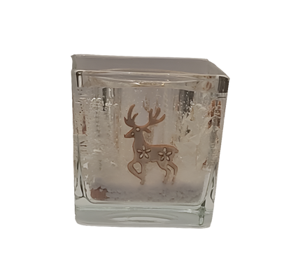 Photophore en verre transparent avec cerfs et effet neige, créant une ambiance hivernale féerique.